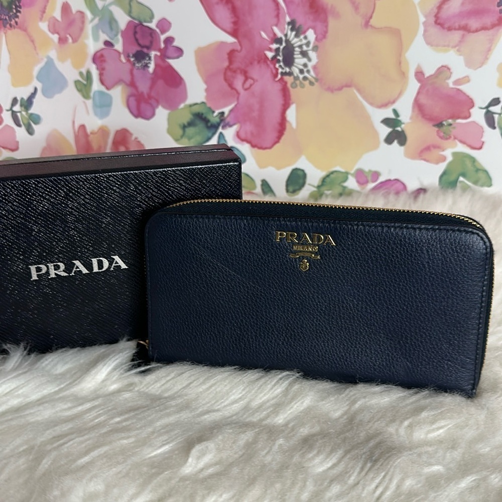 💯Authentic Prada Black Leather Wallet🍀